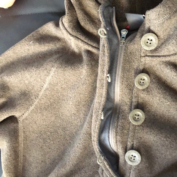 Woman’s North Face pullover with hood - Picture 6 of 7